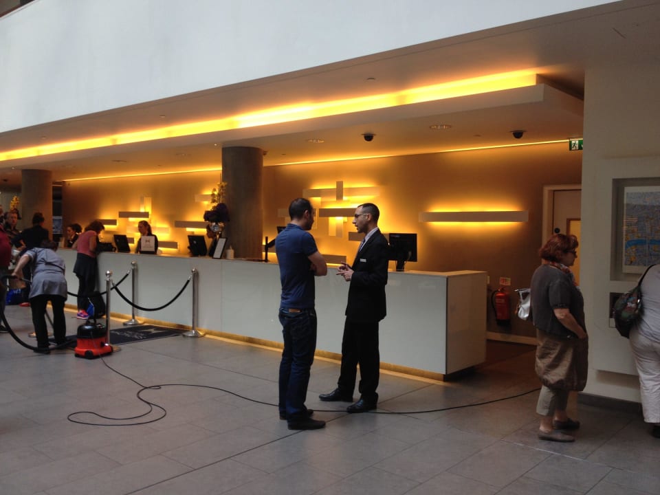 Rezeption DoubleTree by Hilton Hotel London - Tower of London