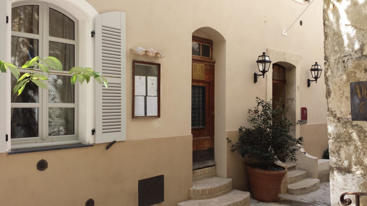 Hoteleingang Hotel Chateau Le Cagnard