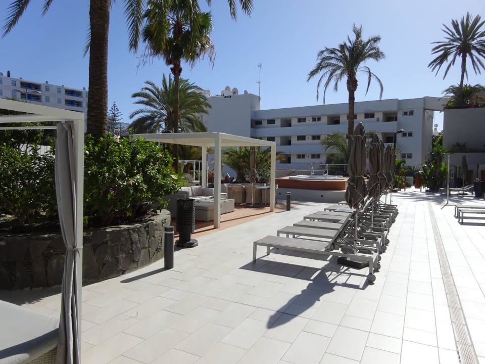 Unterer Bereich mit den Whirpools Hotel LIVVO Anamar Suites