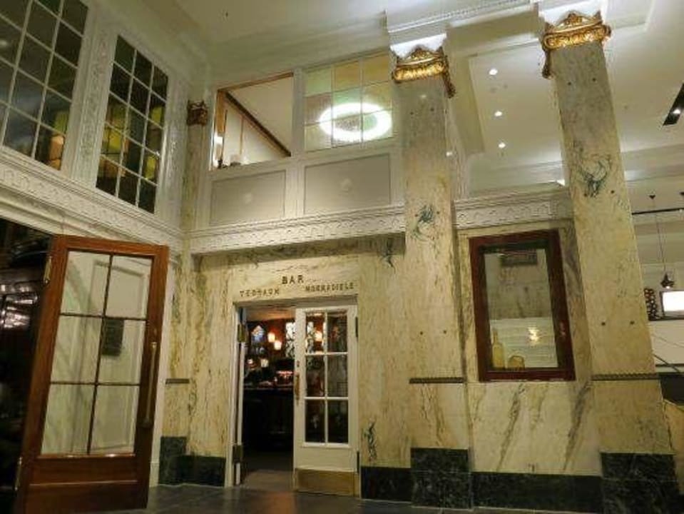 Eingang Bar  Reichshof Hamburg