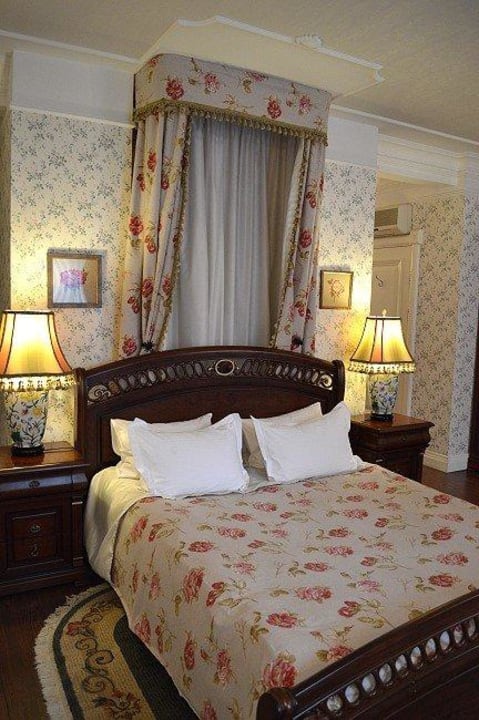 Bett mit Himmel Hotel Azania Boutique