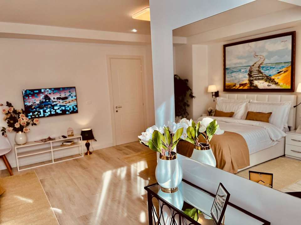 Zimmer Leo's Apartment Tirana Garden View