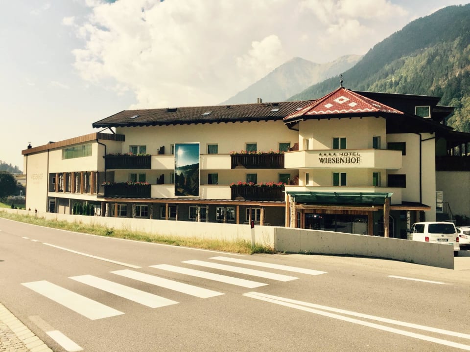 Frontansicht des Hotels  Hotel Wiesenhof Garden Resort