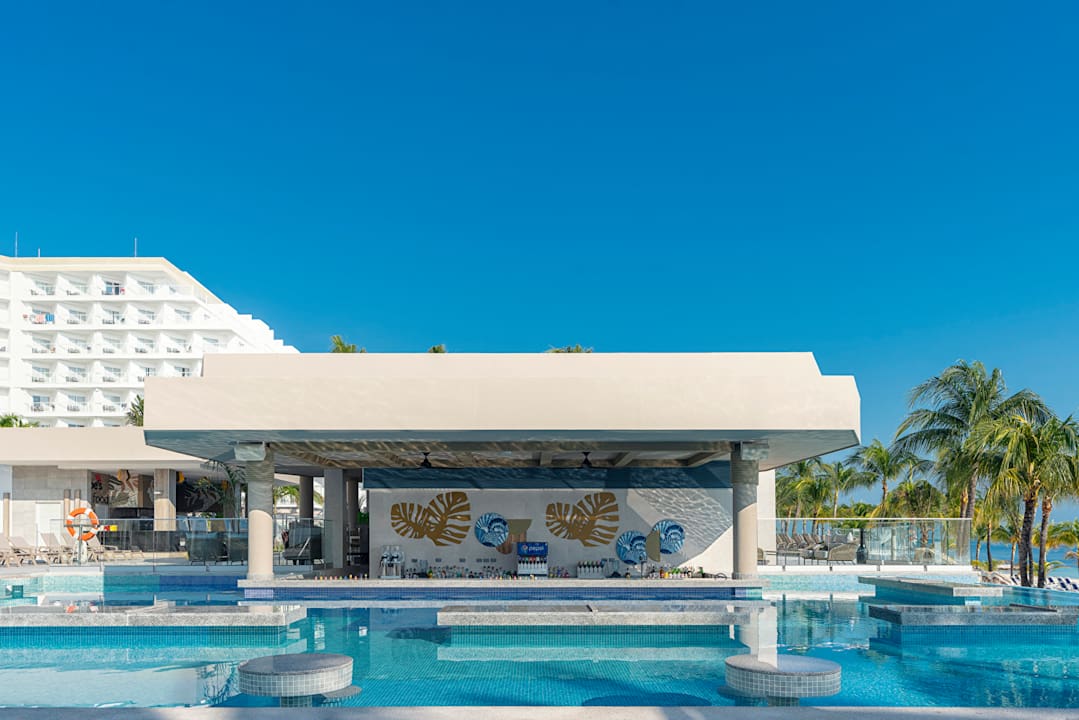 Pool Hotel Riu Caribe