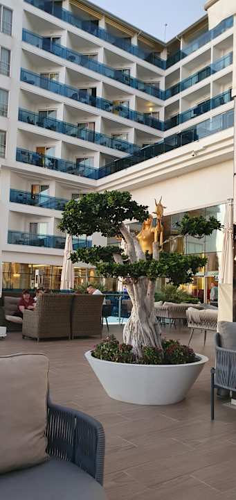 Pool Azura Deluxe Resort & Spa Hotel