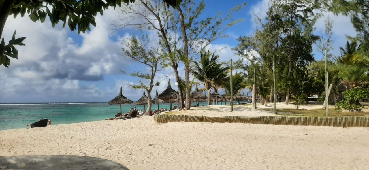 Strand Crystals Beach Resort Belle Mare, a member of Radisson Individuals