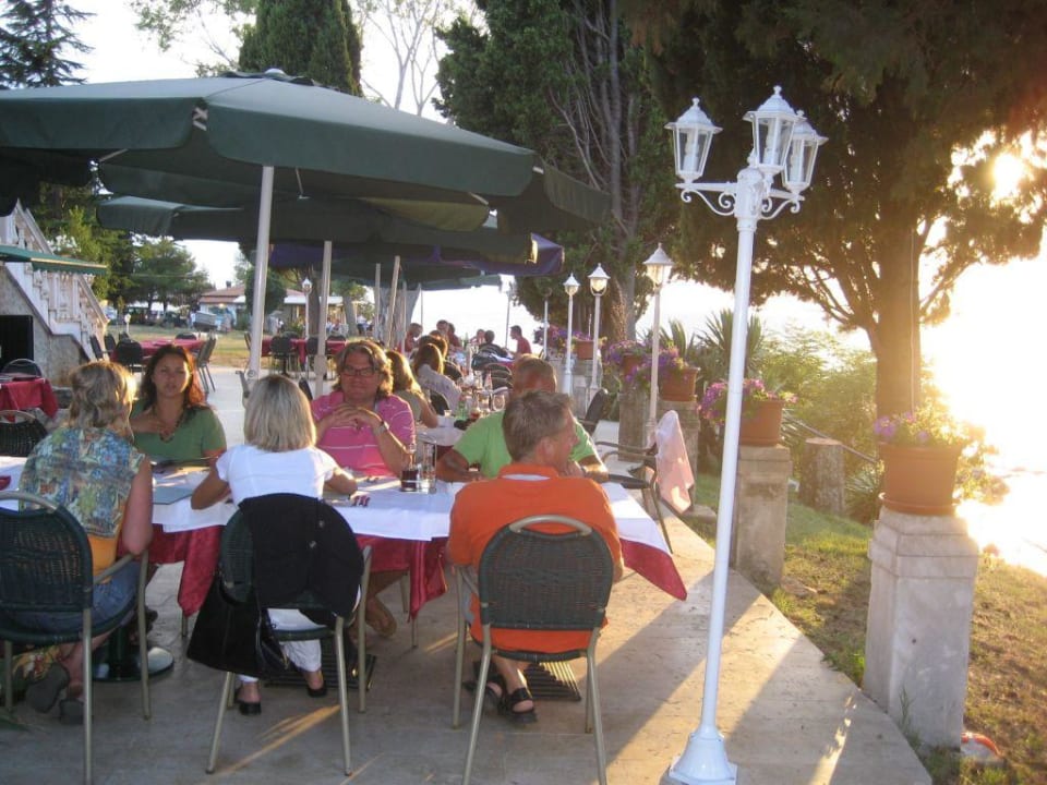 Eine wunderschöne Terrasse mit  Abendsonne Villa Valdepian