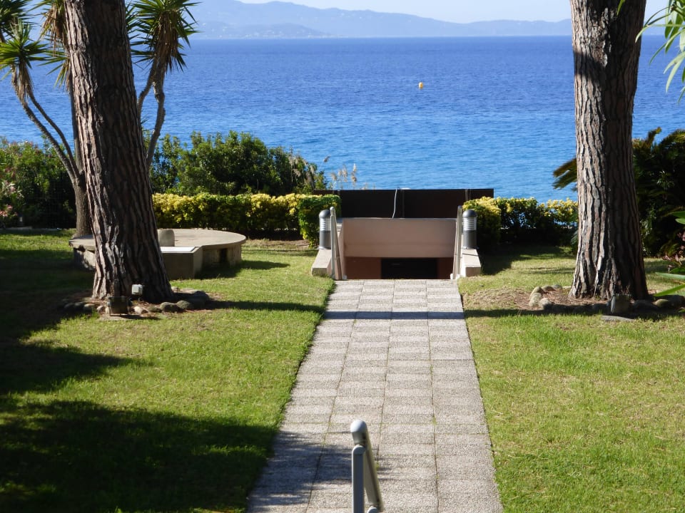 Weg zum Strand Hotel La Pinede