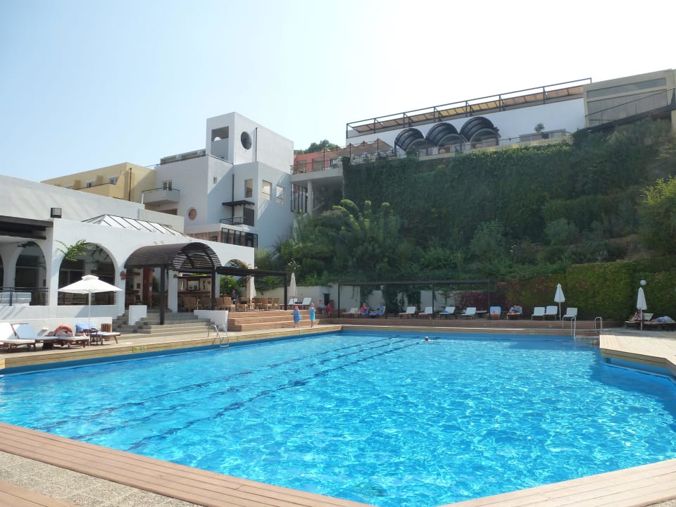 Grüßer Pool (ca 25m lang) auf Sonnendeck Lindos Mare, Seaside Hotel