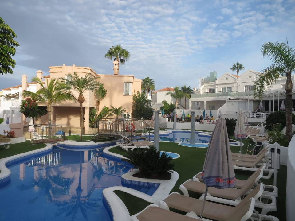 Nett, aber zu klein, vor Allem Liegefläche LABRANDA Bahía y Villas Fañabé