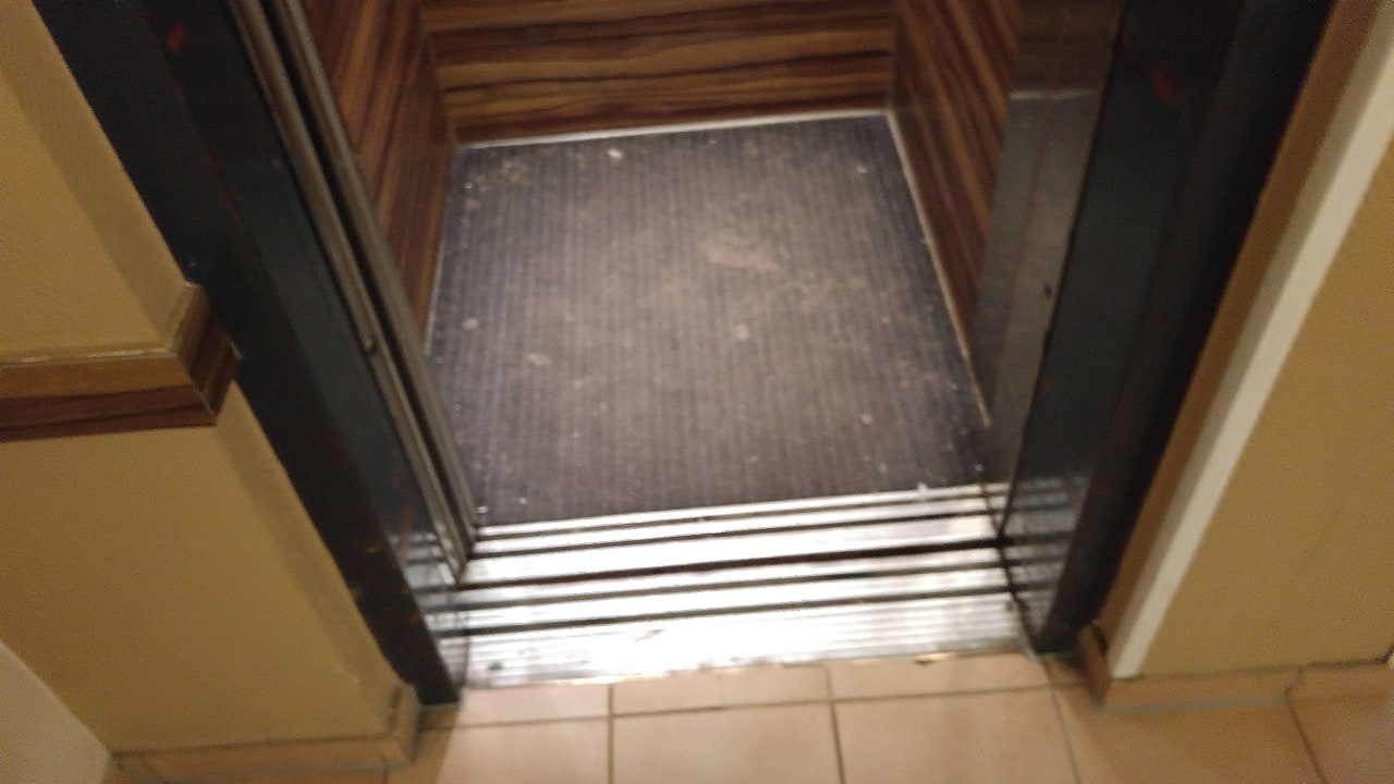 Fahrstuhl extrem schmutzig Ferienwohnungen Ferienpark Weissenhäuser Strand