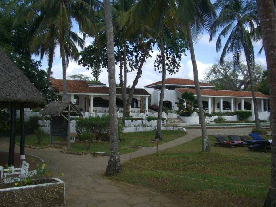 Haupthaus von hinten Hotel Diani Sea Lodge