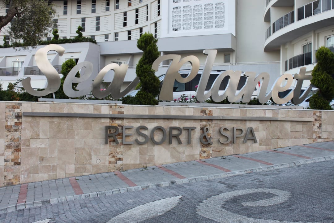 Wjazd do hotelu Seaden Sea Planet Resort & Spa