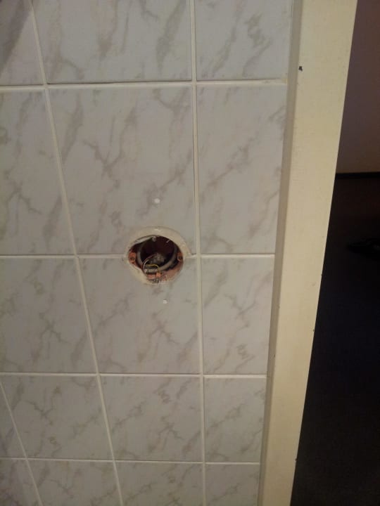 Hier war eunmal ein Lichtschalter im Bad innen. acom Hotel Berlin Kurfürstendamm