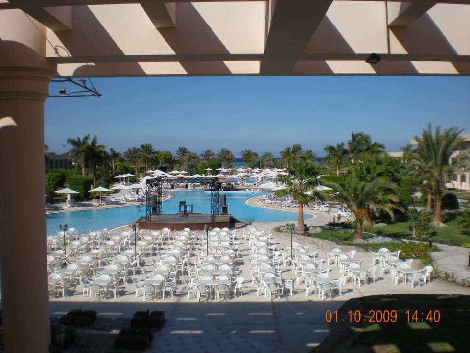 Blick von Lobbybar zur Poollandschaft LABRANDA Royal Makadi
