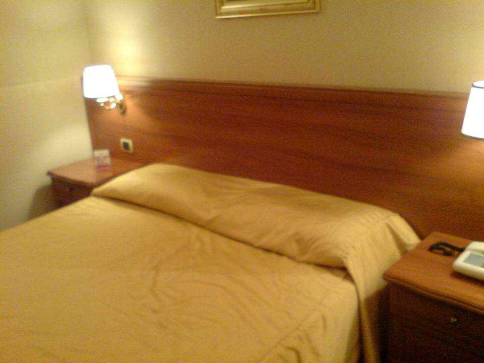 sehr bequemes Bett Hotel Astoria Garden