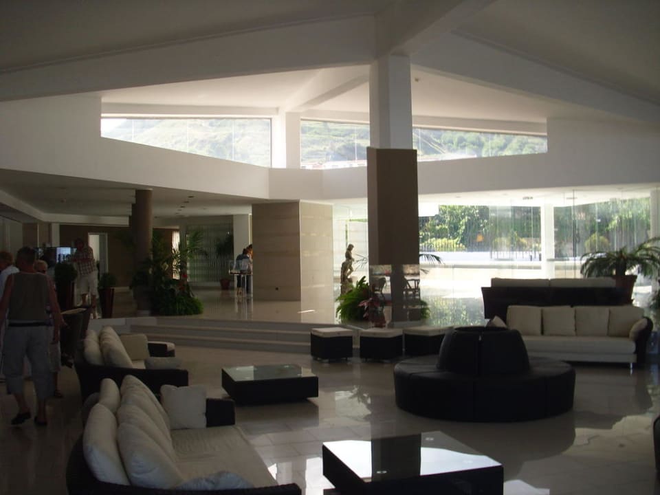 Lobby des Hotels Aldiana Club Rocca Nettuno Calabria