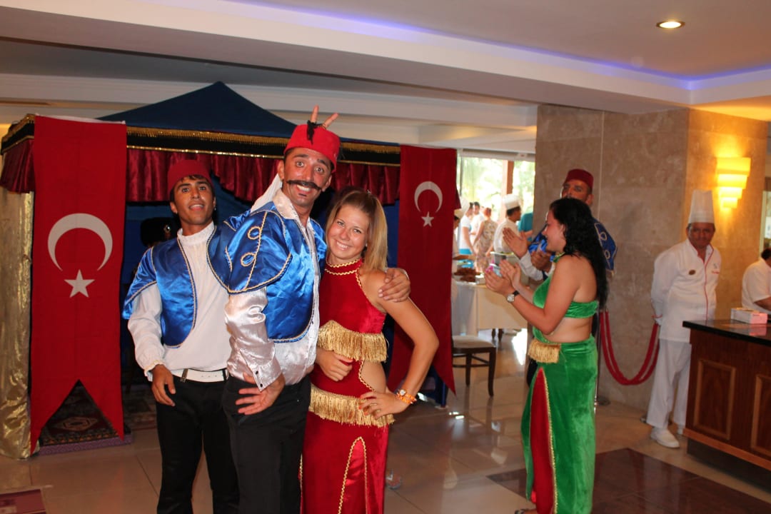 Empfang von Animatoren in Restaurant Saphir Resort & Spa