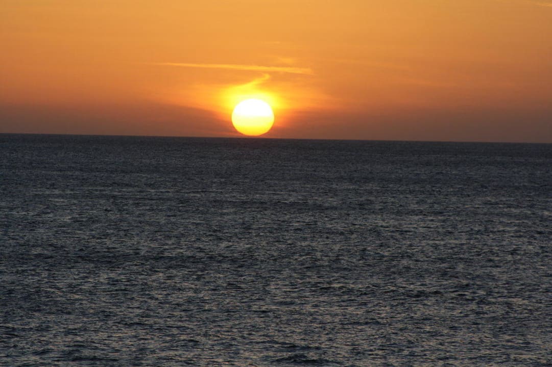 Sonnenuntergang Sun Reef Village on Sea