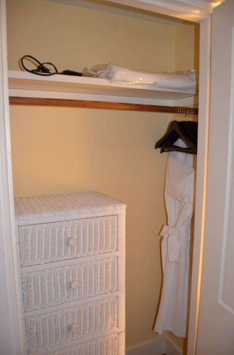 Kleiderschrank mit Bademänteln B&B Marshall Slocum Inn