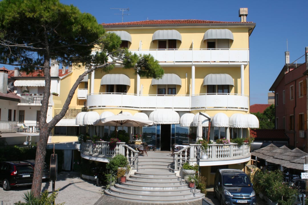 Außenansicht Hotel Le Lampare