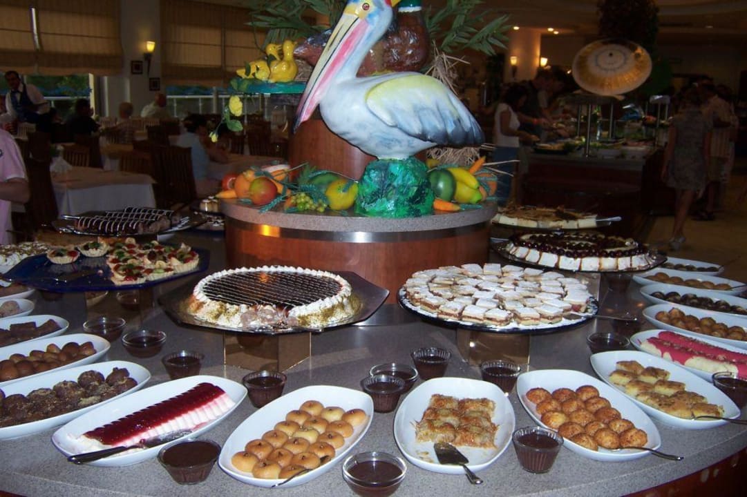 Eine kleine Auswahl an Nachtisch  Side Sun Hotel