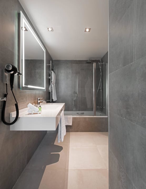 Bathroom NH Collection Madrid Colón