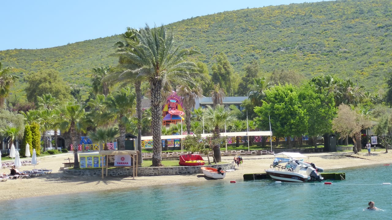 Strand Green Bay Resort & Spa