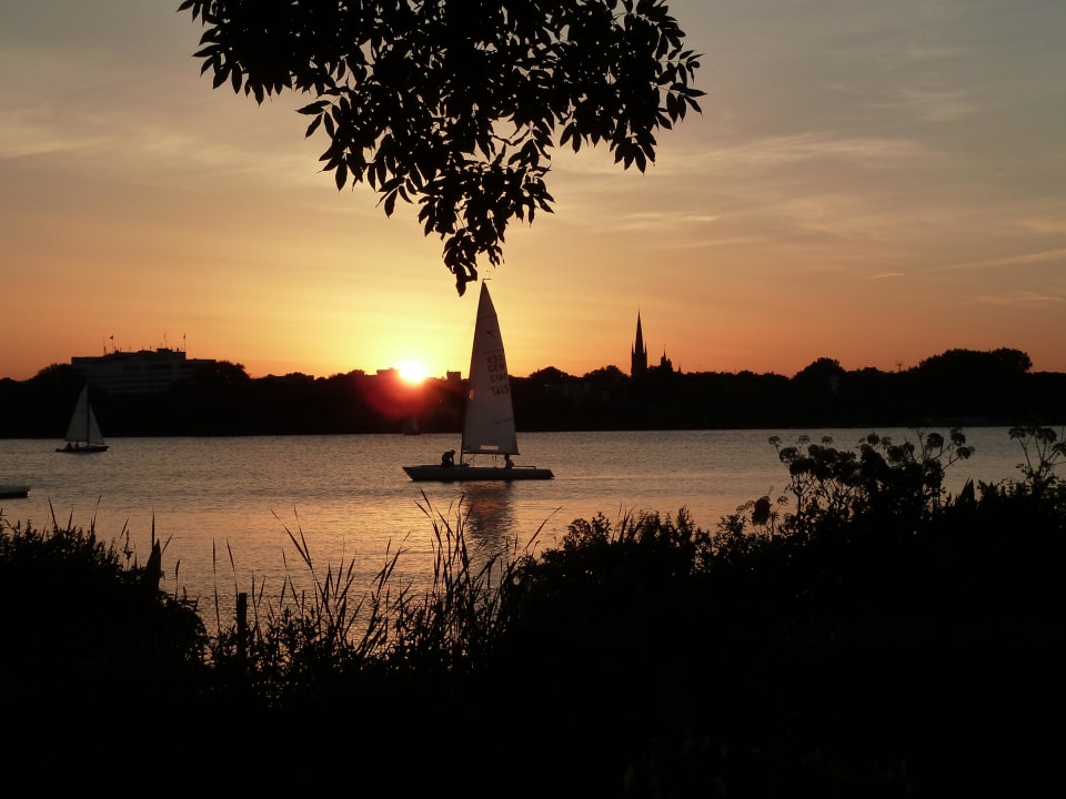 Sonnenuntergang an der Außenalster Relexa Hotel Bellevue Hamburg