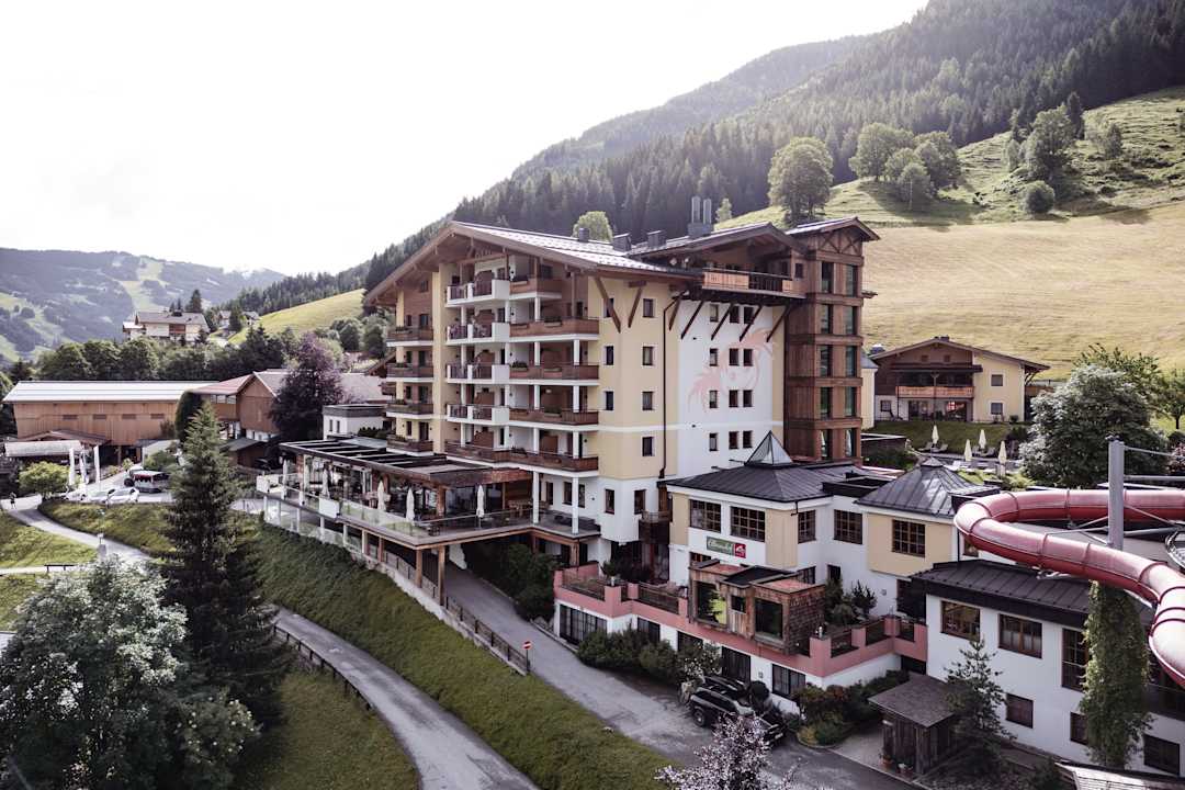 Außenansicht Familienresort Ellmauhof – das echte All Inclusive
