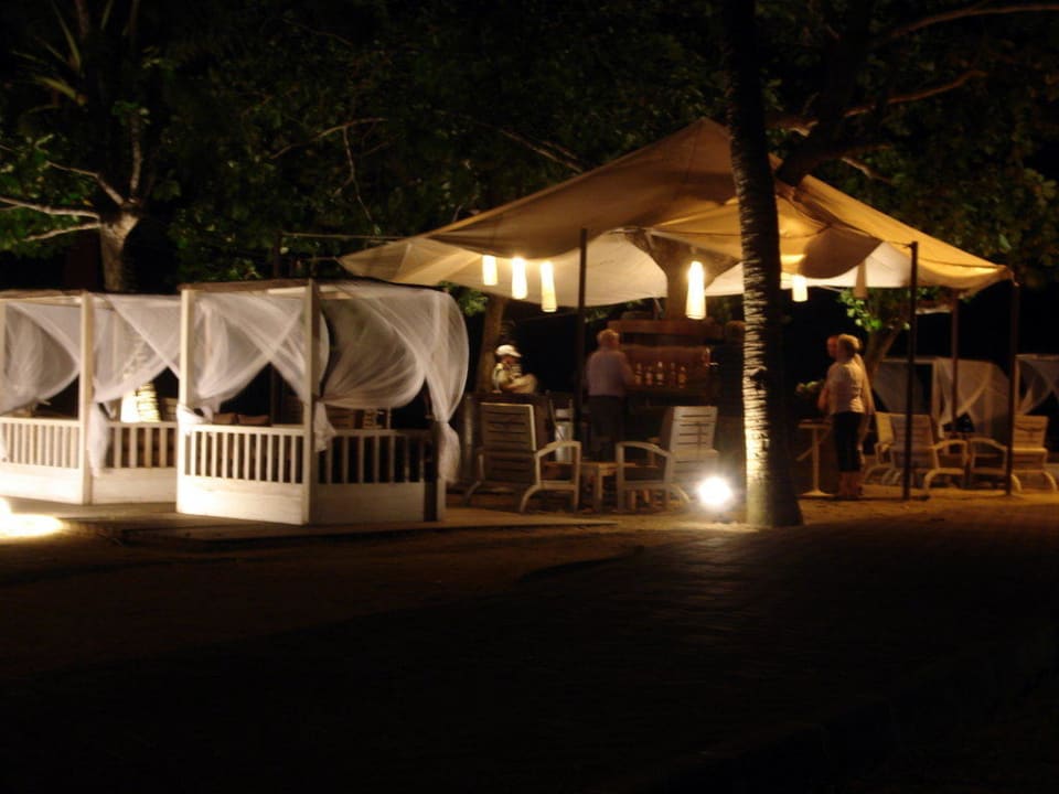 Beach-Bar bei Nacht Mercure Resort Sanur