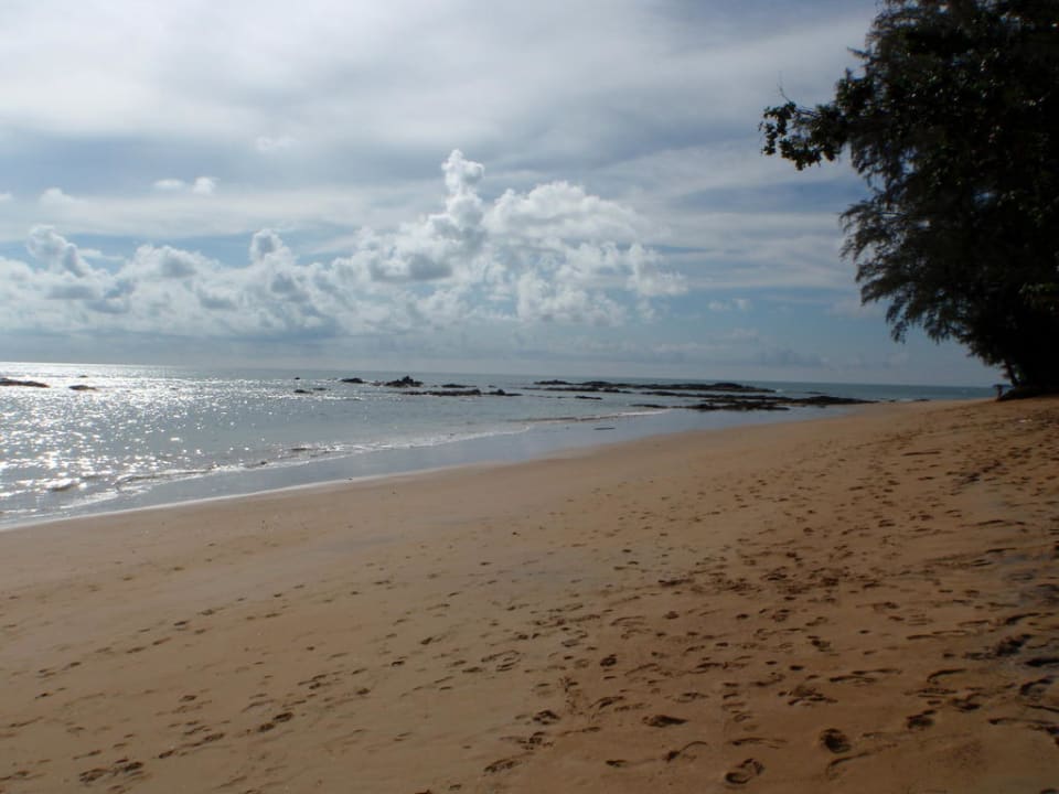 Hübscher Naturstrand Khaolak Bhandari Resort & Spa
