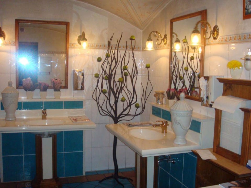 Restauranttoilette Relais Chateaux Jagdhof Glashütte