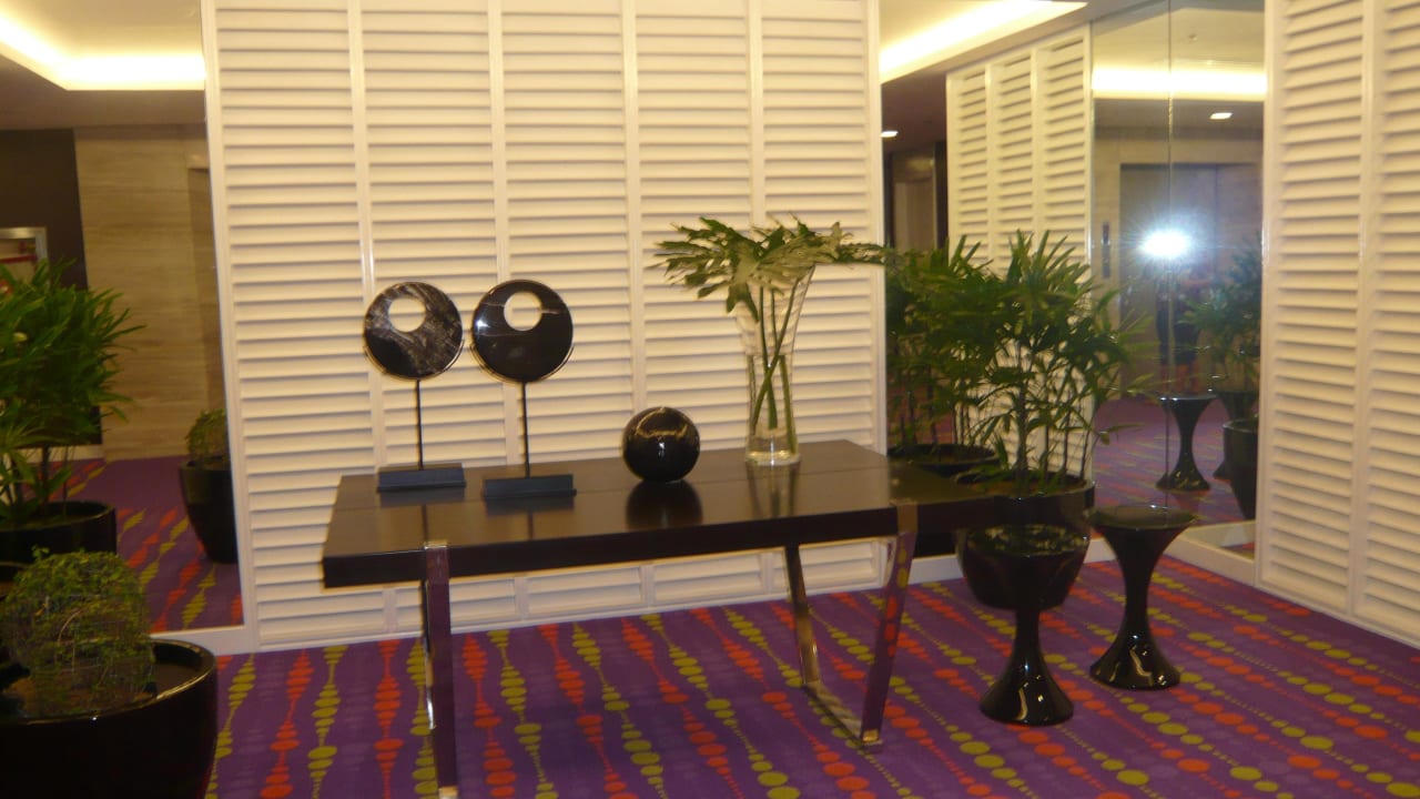 Vor dem Fahrstuhl Hotel The Bayleaf Intramuros