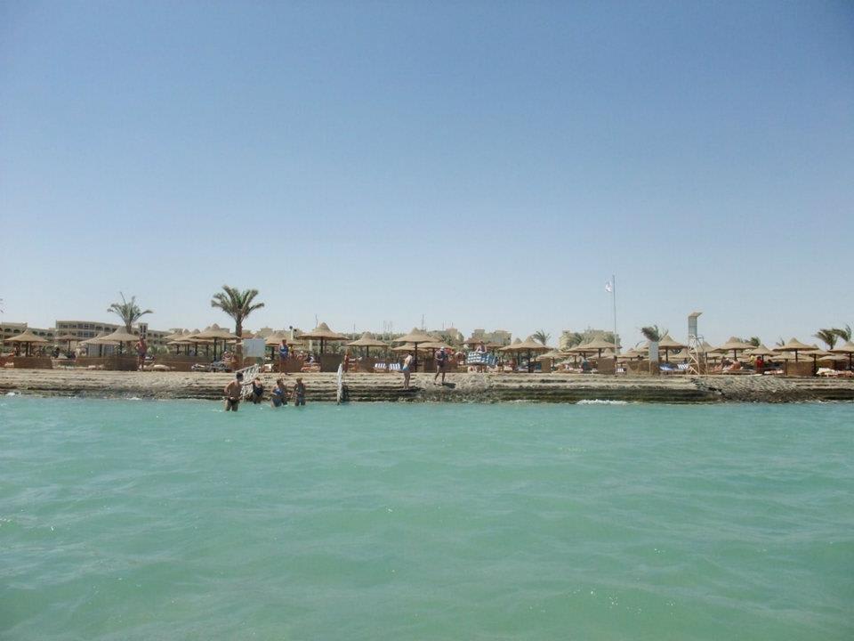 Blick aus dem Meer auf den Strand Riviera Aqua Park Resort