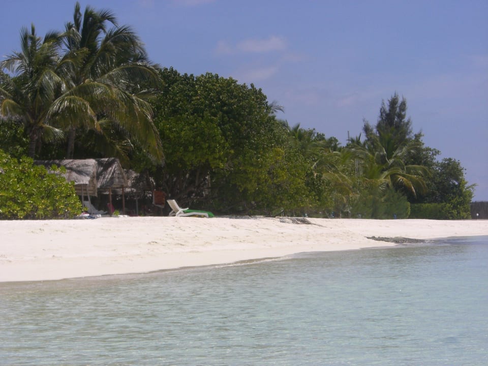 Strand vor den Wasserbungalows Summer Island Maldives