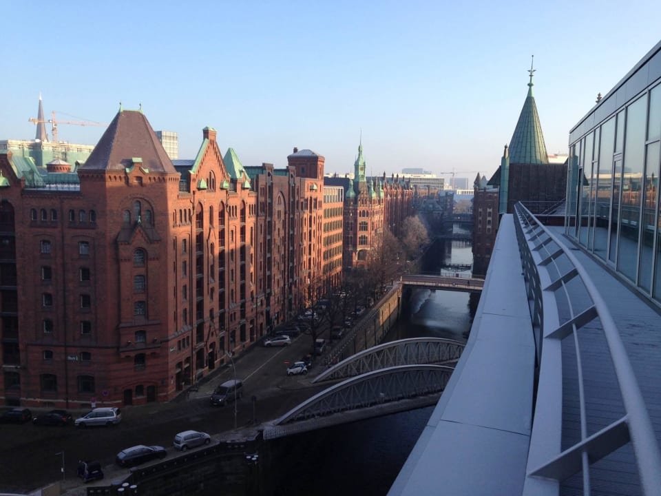 Blick vom Zimmer aus AMERON Hamburg Hotel Speicherstadt