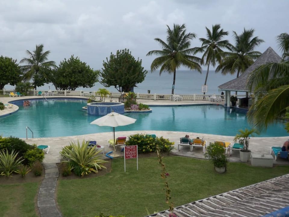 Pool Starfish Tobago Resort