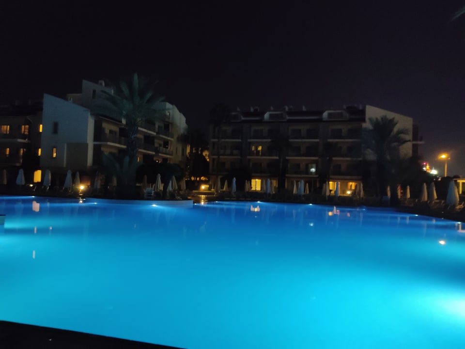 Pool Barut B Suites