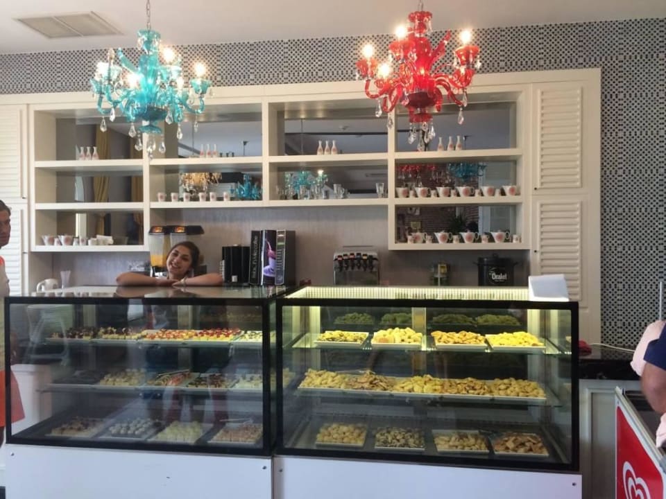 Kuchenbuffet / Eis J'adore Deluxe Hotel & Spa