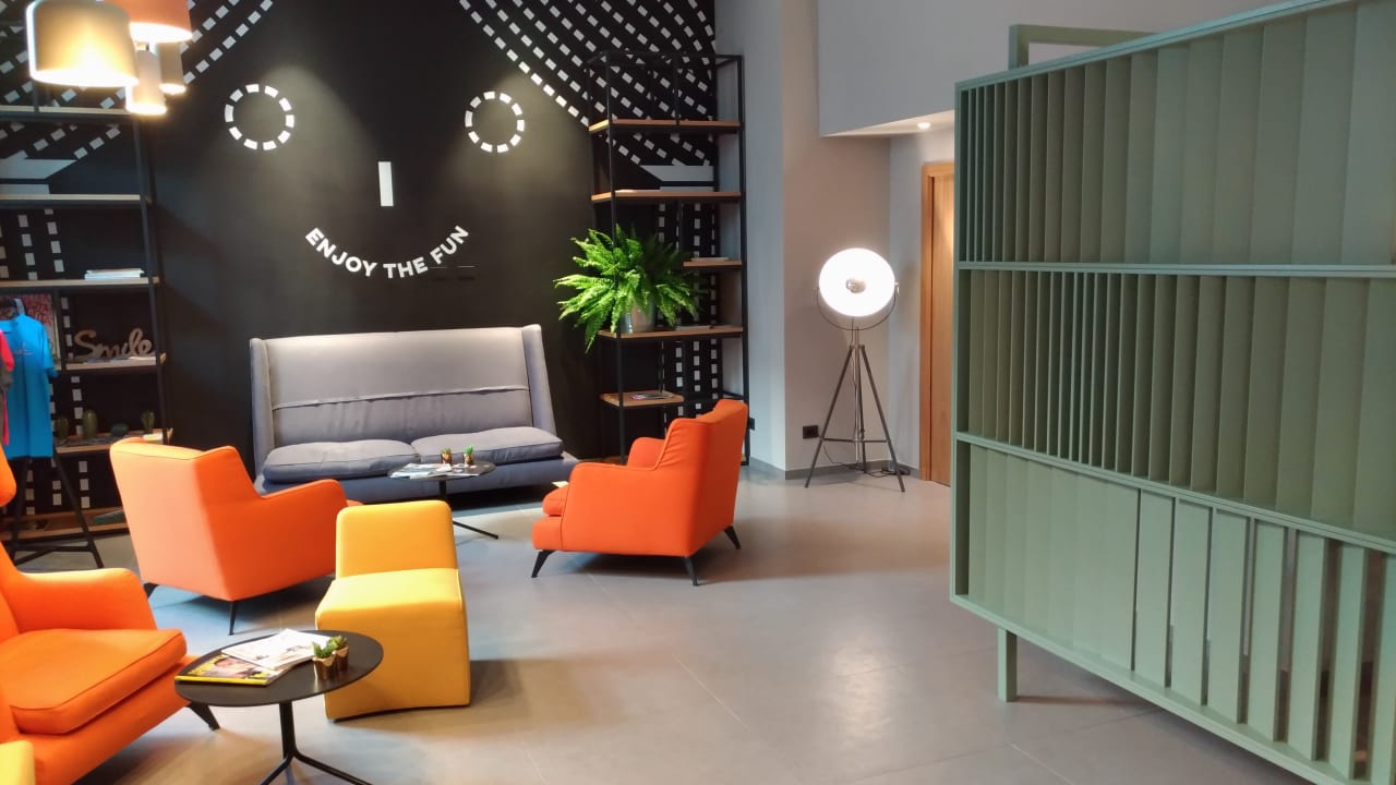 Lobby The Poet Hotel