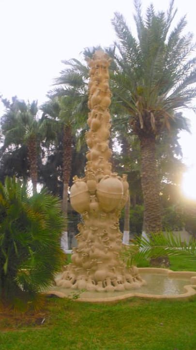 Brunnen im Garten Hotel Paradis Palace