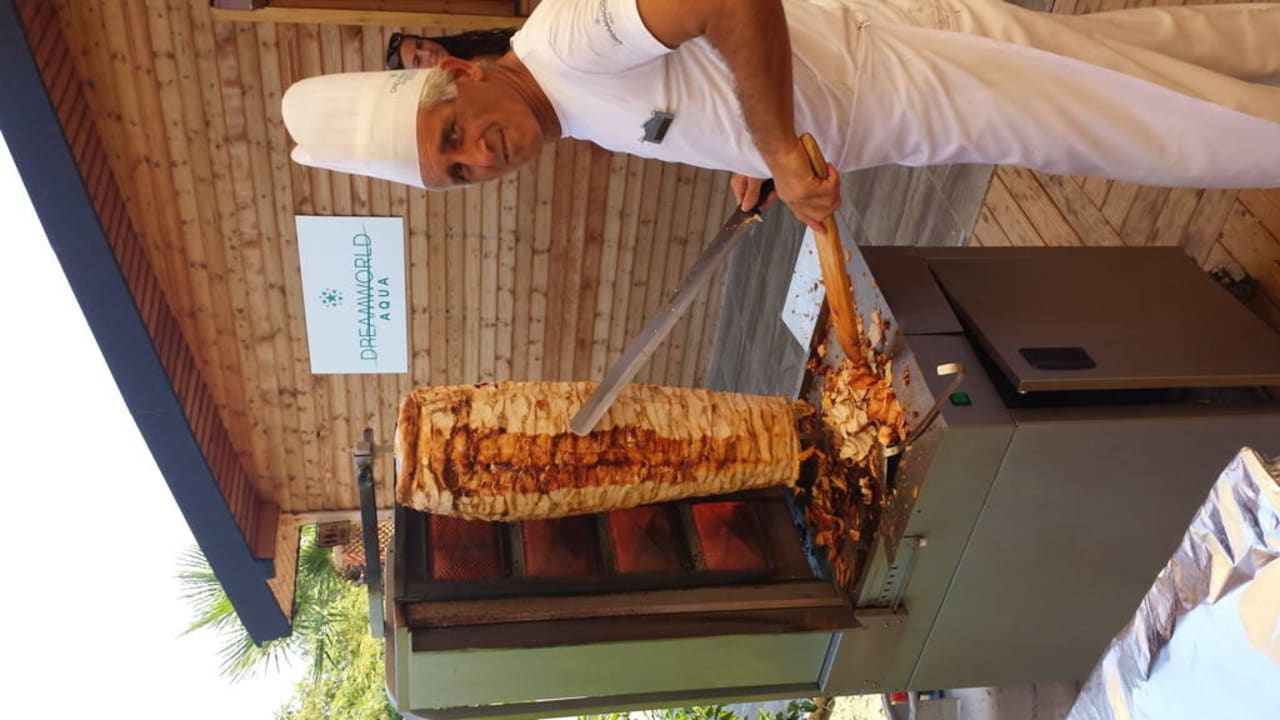 Döner am Strand ,lecker Dream World Aqua Hotel