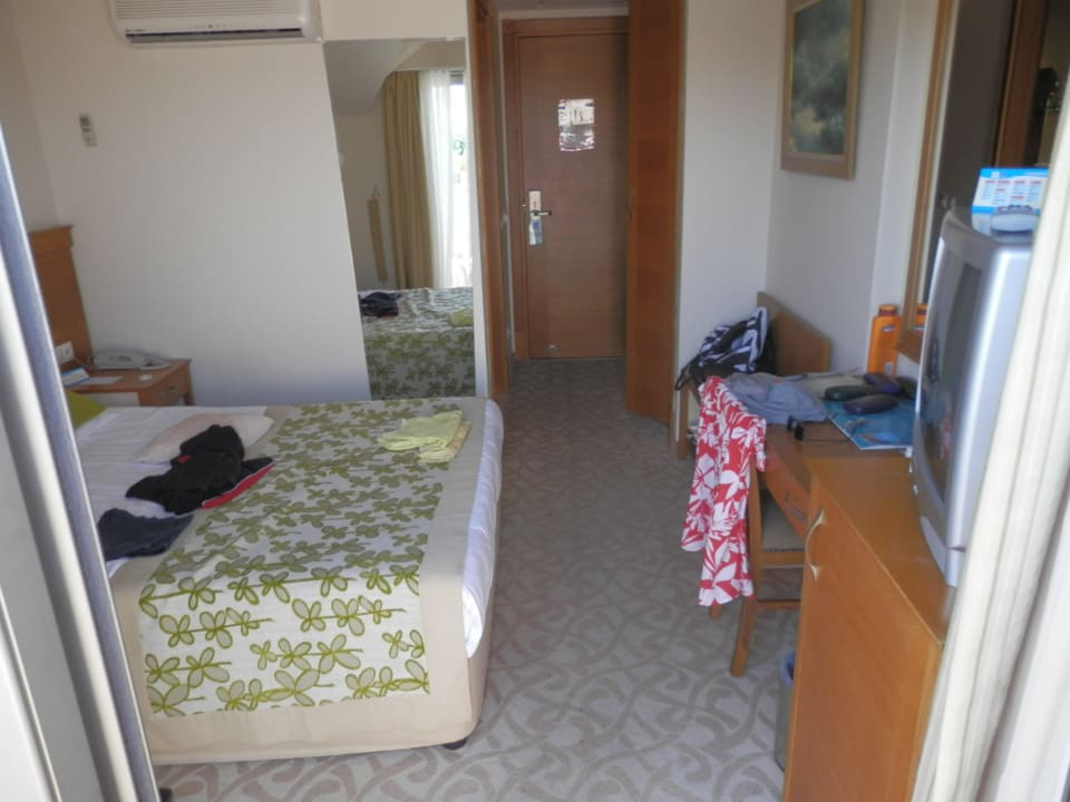 Anblick des Zimmers von Balkon aus FUN&SUN Smart Hane Sun Hotel