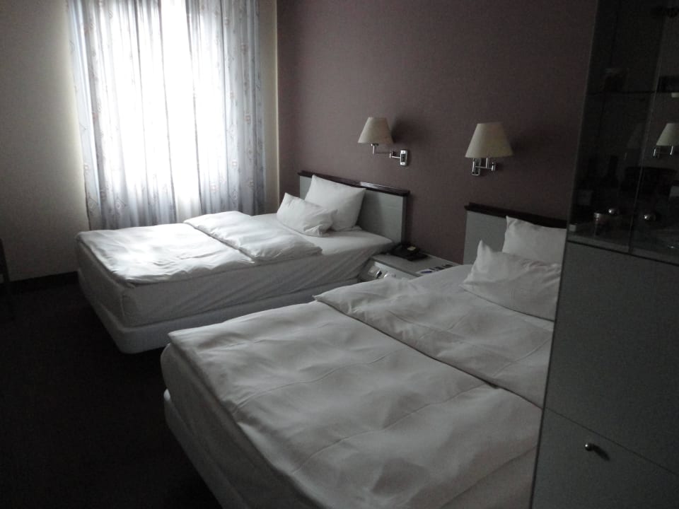 2 Mal ein Bett mit 160cm Breite DORMERO Hotel Dessau-Roßlau