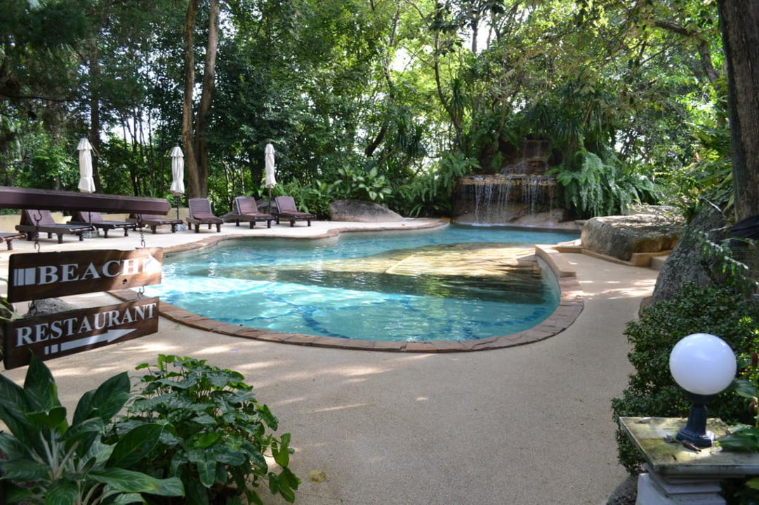 Oberer Pool The Fair House Beach Resort