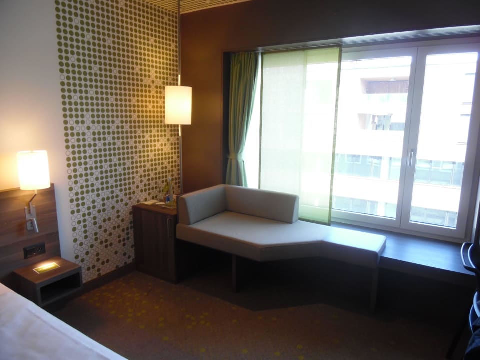 Sitzbank,MInibar,Fenster Vienna House zur Bleiche Schaffhausen