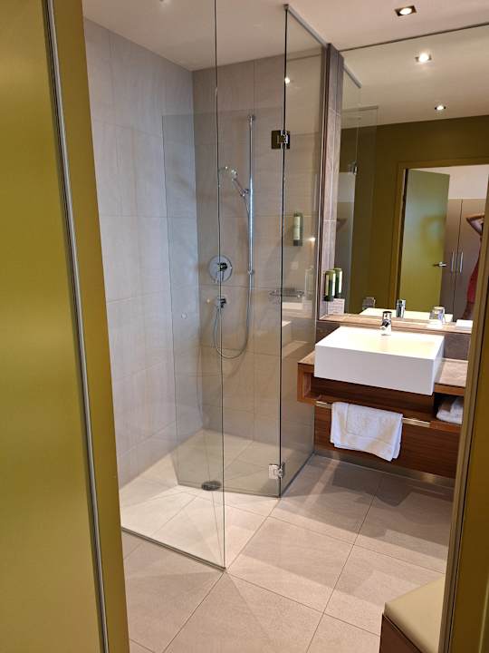 Zimmer AVIVA make friends