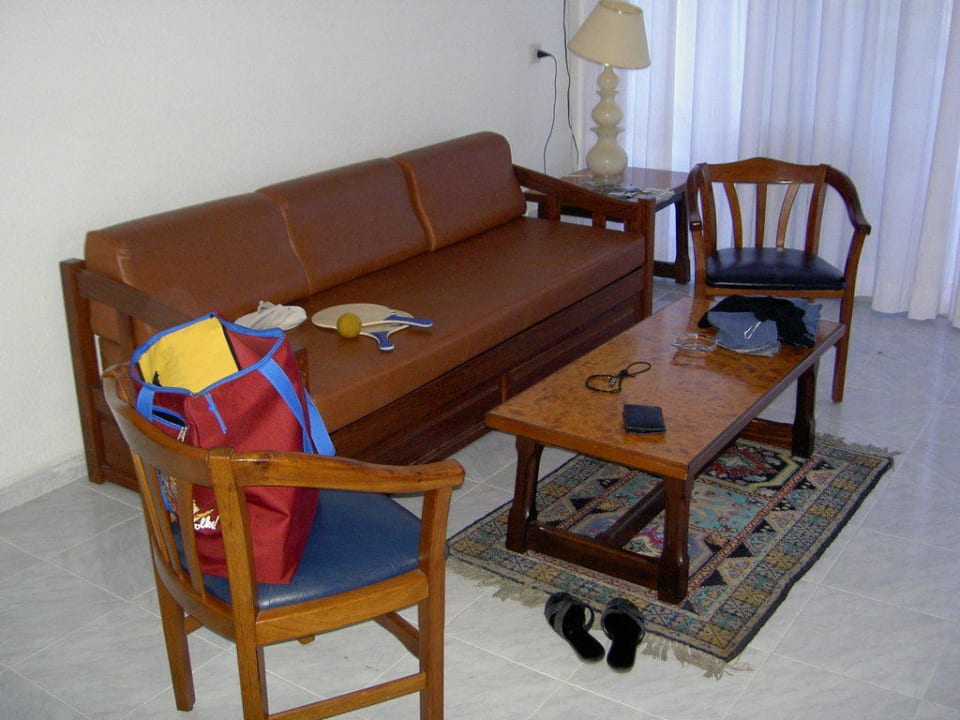 Coach mit Tisch und Stühlen Hotel Europalace