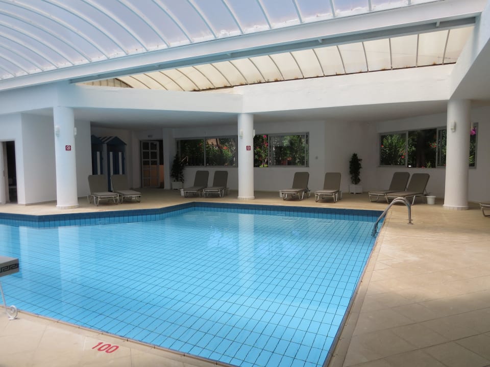 Das Hallenbad Anissa Beach & Village